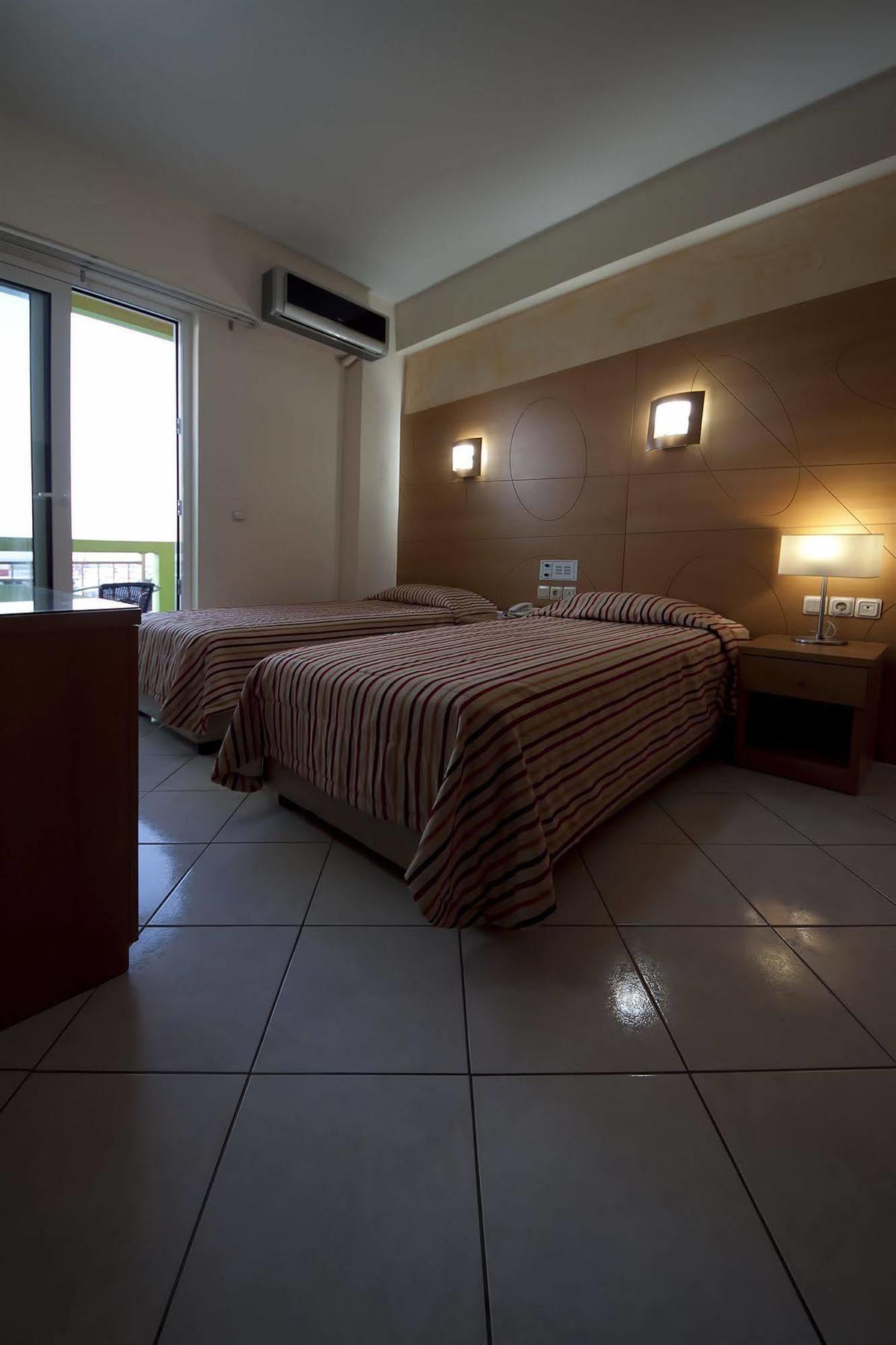 Life Port 3* Heraklion (Crete)